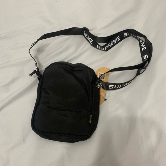Supreme Shoulder Bag (Black) - Picture 5 of 5